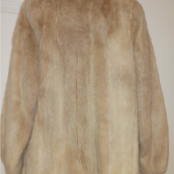 Blush Cream Genuine Fur Jacket with Fox collar and Mid-Length Design - Picture 2 of 6